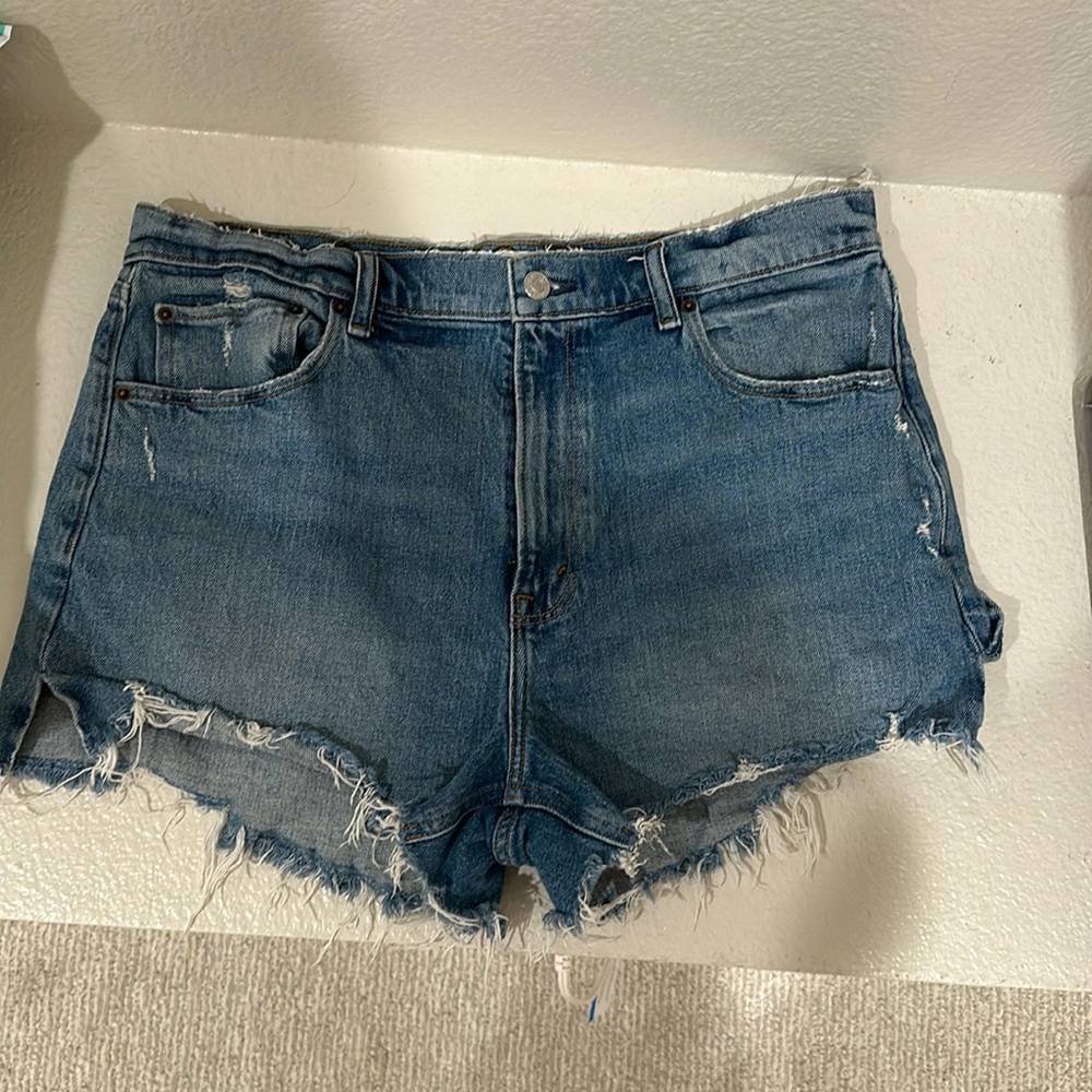 Abercrombie The Mom Short High Rise